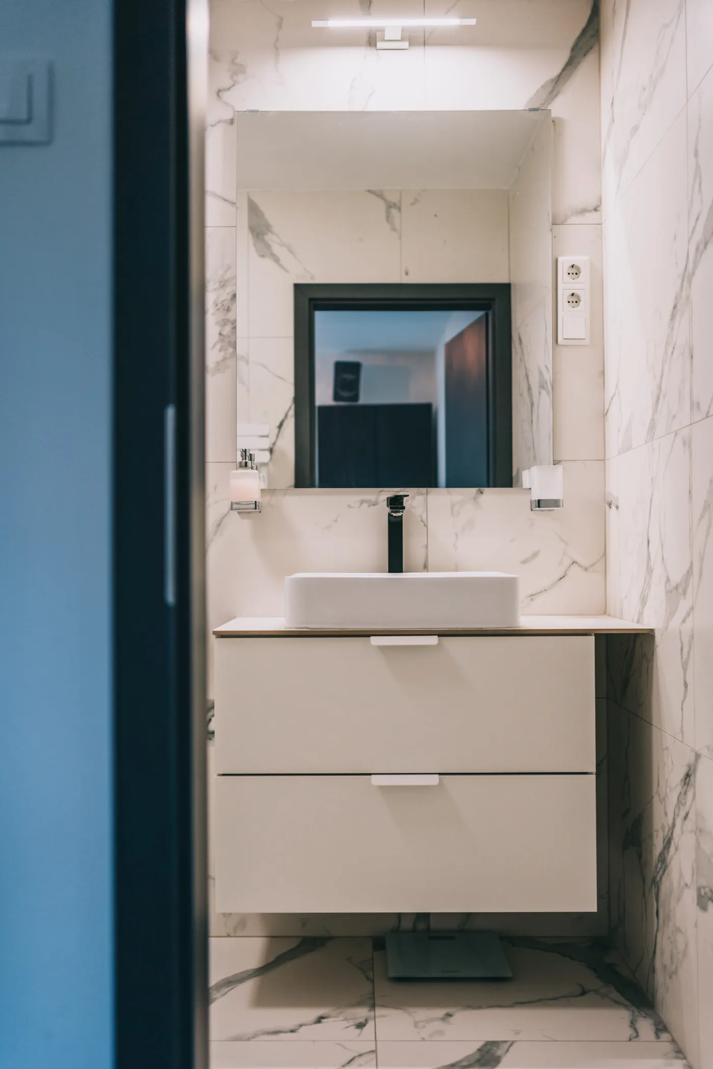 Upper floor bathroom — 3