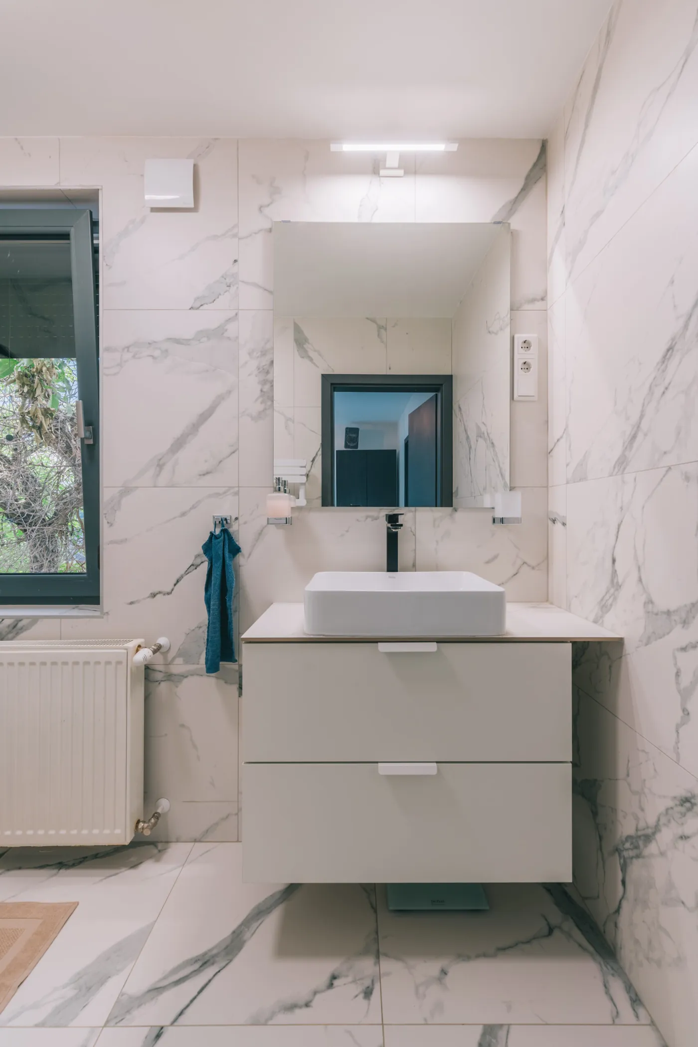 Upper floor bathroom — 2