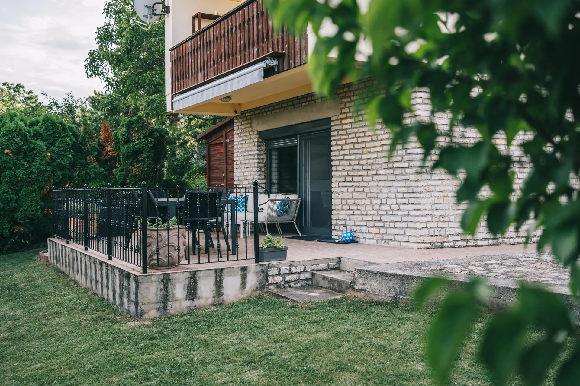 Garden, terrace & balcony — 8