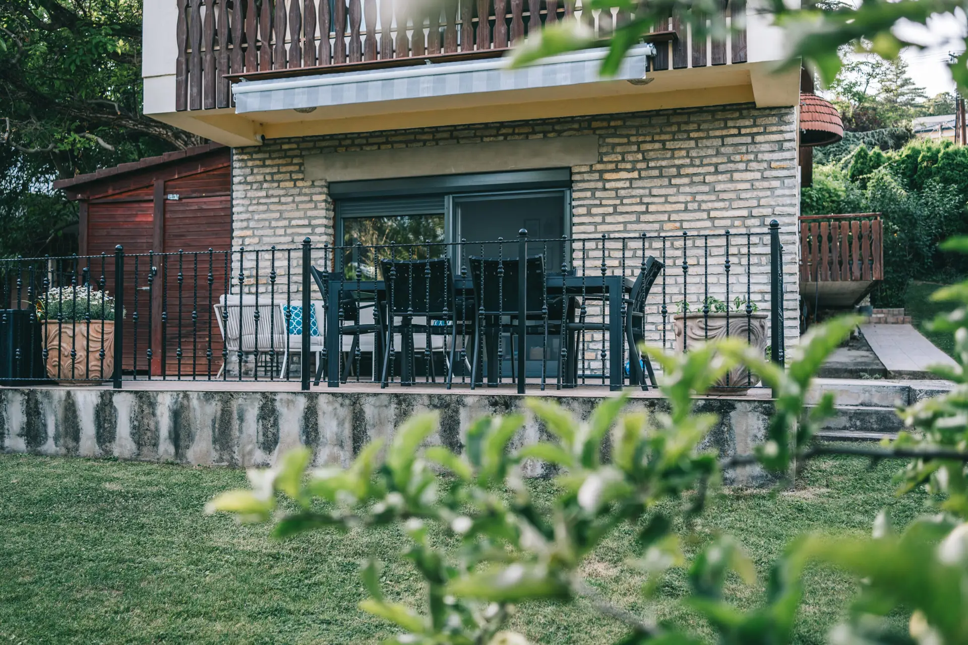 Garden, terrace & balcony — 9